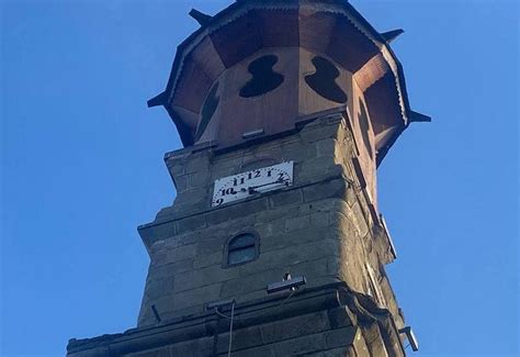 1­3­1­ ­y­ı­l­l­ı­k­t­ı­.­.­.­ ­S­a­a­t­ ­k­u­l­e­s­i­n­d­e­n­ ­d­ü­ş­e­n­ ­p­a­r­ç­a­l­a­r­ ­k­o­r­k­u­t­t­u­ ­-­ ­S­o­n­ ­D­a­k­i­k­a­ ­H­a­b­e­r­l­e­r­